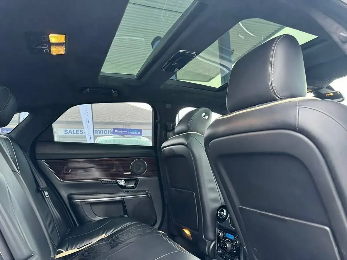 2010-jaguar-xj-series-30td-xj-portfolio-lwb-big-19