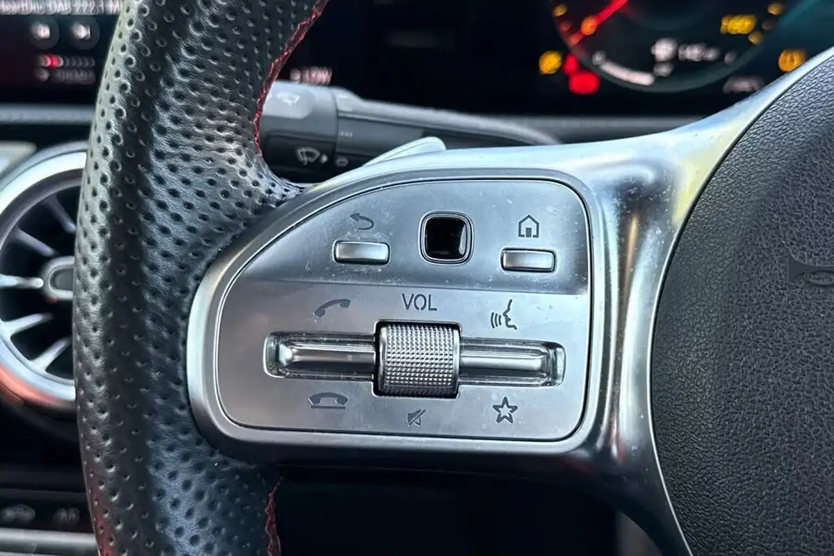 2021-mercedes-benz-cla-13-cla-180-amg-line-premium-plus-coupe-4d-big-37