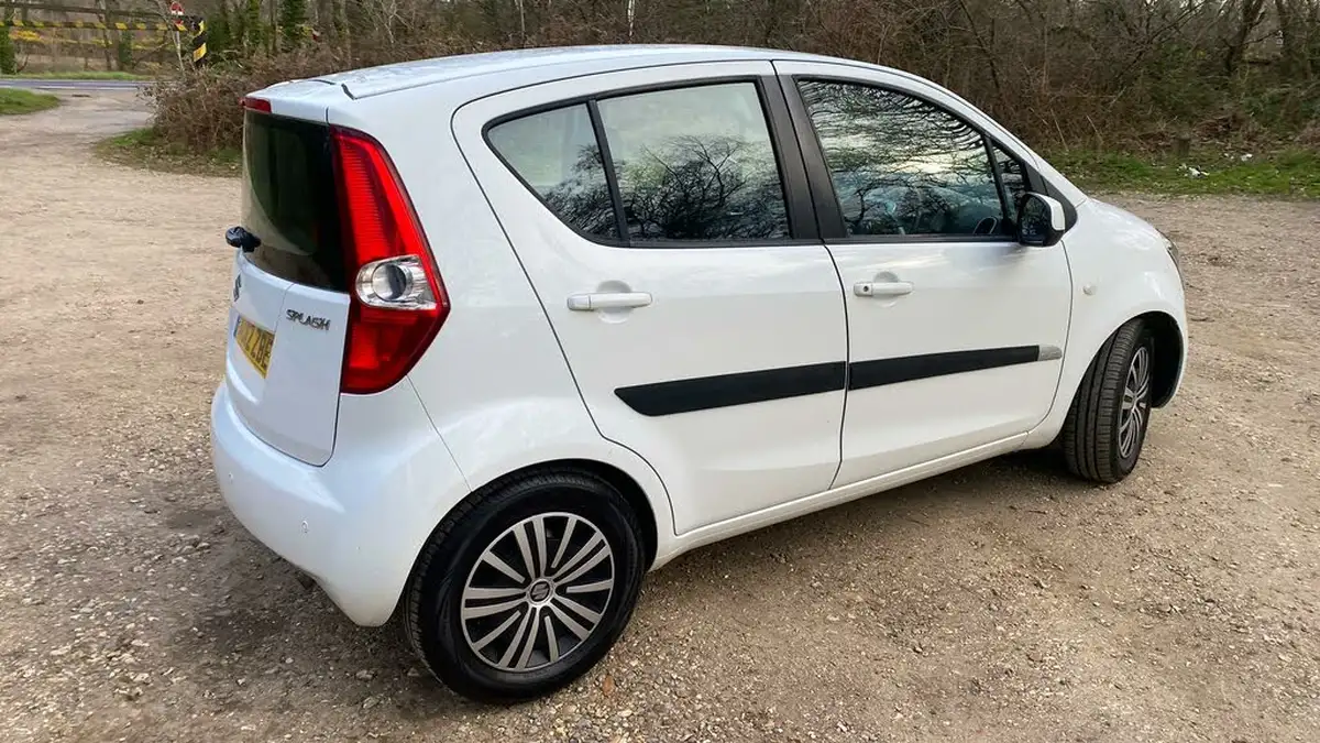 2012-suzuki-splash-10-sz2-big-13
