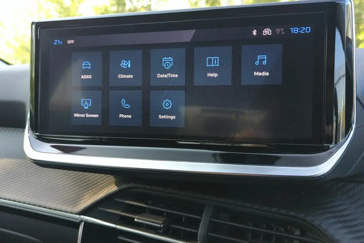 2025-peugeot-208-12-puretech-allure-big-19