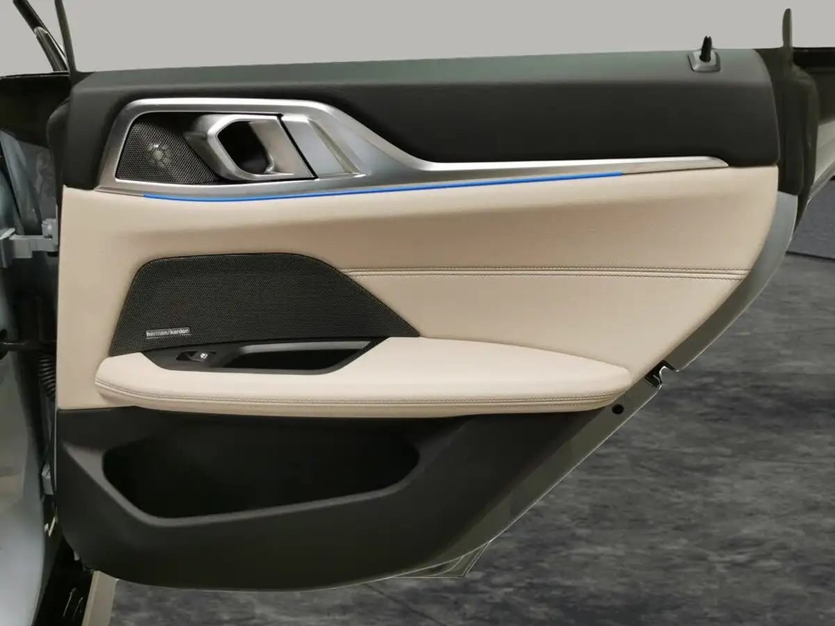 2023-bmw-i4-e-m50-big-37