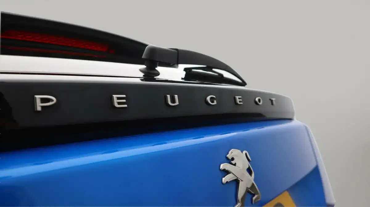 2022-peugeot-2008-suv-12-puretech-gt-big-23