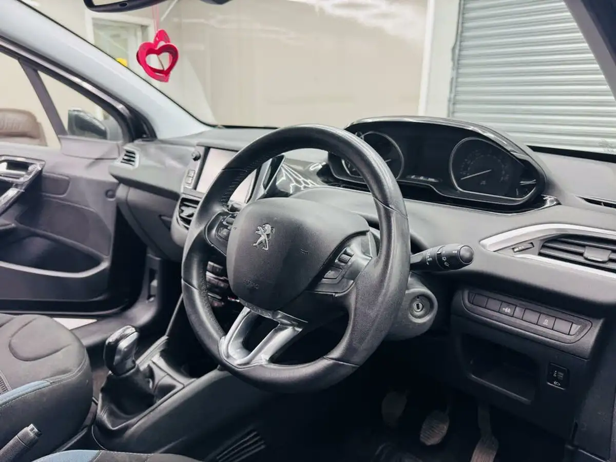 2013-peugeot-208-14td-allure-14hdi-5d-big-20