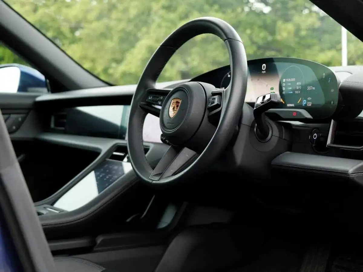 2022-porsche-taycan-e-base-476ps-performance-battery-plus-big-10