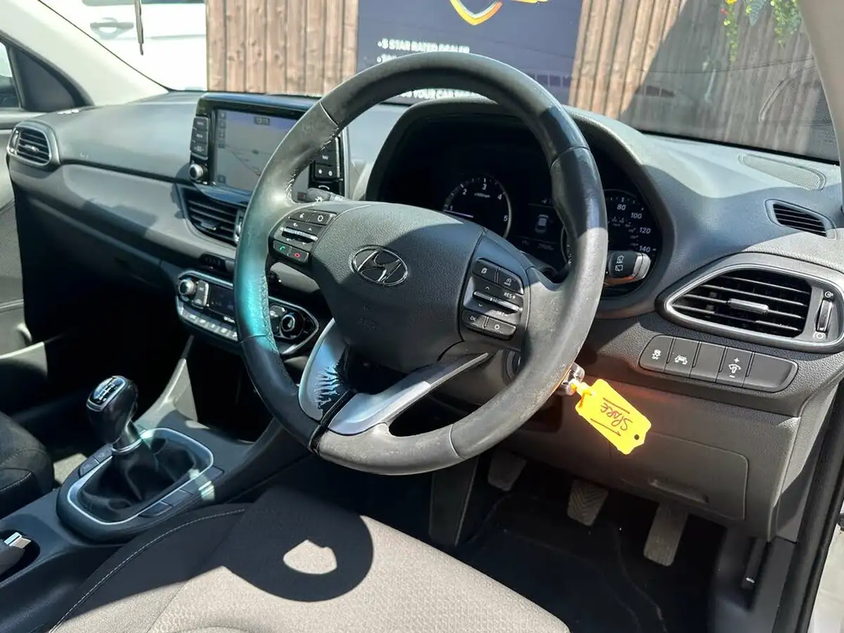 2017-hyundai-i30-16crdi-se-nav-110ps-blue-drive-hatchback-big-5