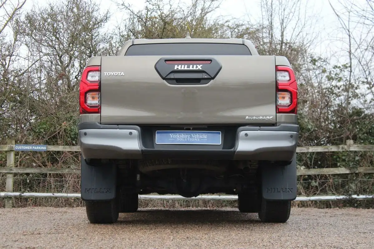 2023-toyota-hi-lux-28d-4d-invincible-x-2754cc-auto-big-37