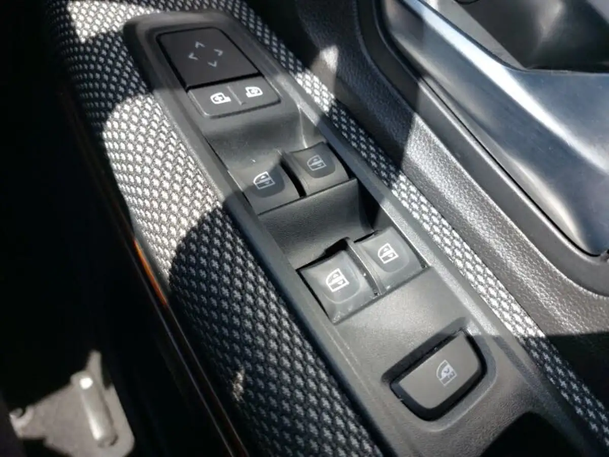 2022-dacia-sandero-stepway-10-tce-comfort-90bhp-big-13