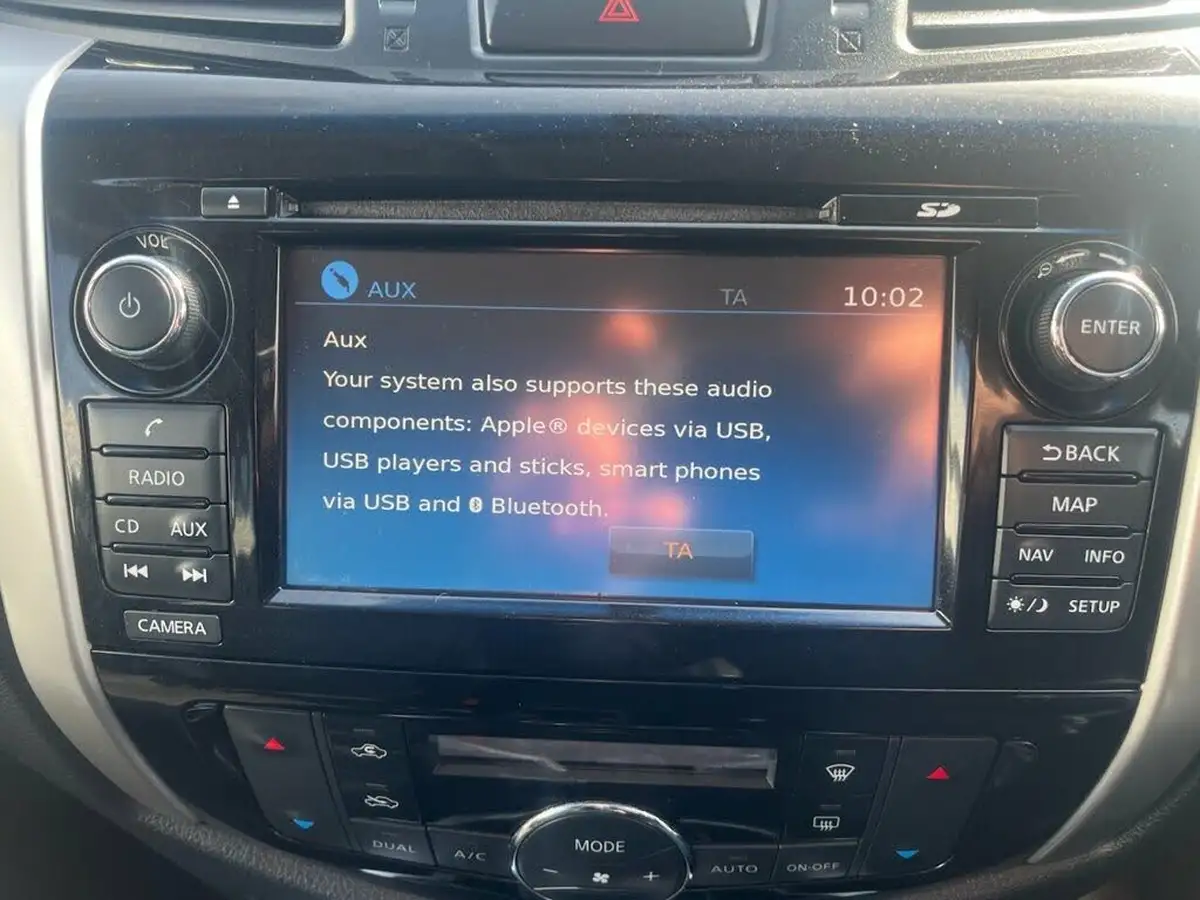 2017-nissan-navara-23dci-tekna-auto-big-23