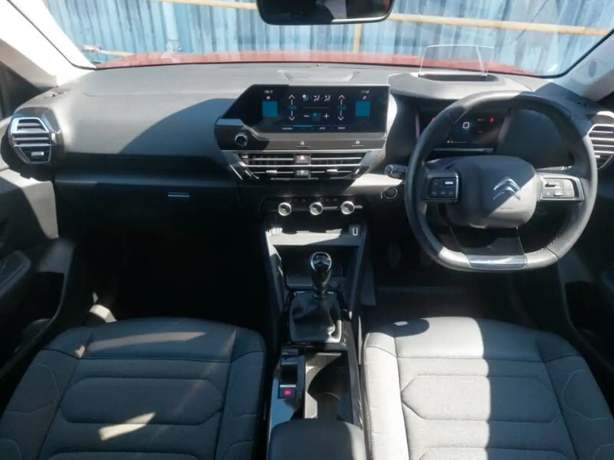 2022-citroen-c4-12-puretech-shine-130ps-big-2