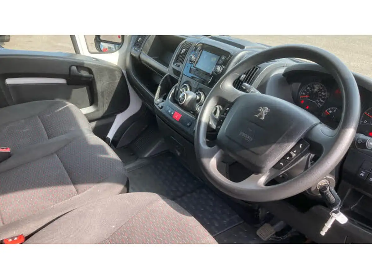 2022-peugeot-boxer-22-bluehdi-professional-335-l3-h2-panel-big-10
