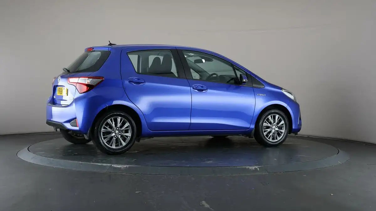 2018-toyota-yaris-15-vvt-i-icon-hybrid-big-63