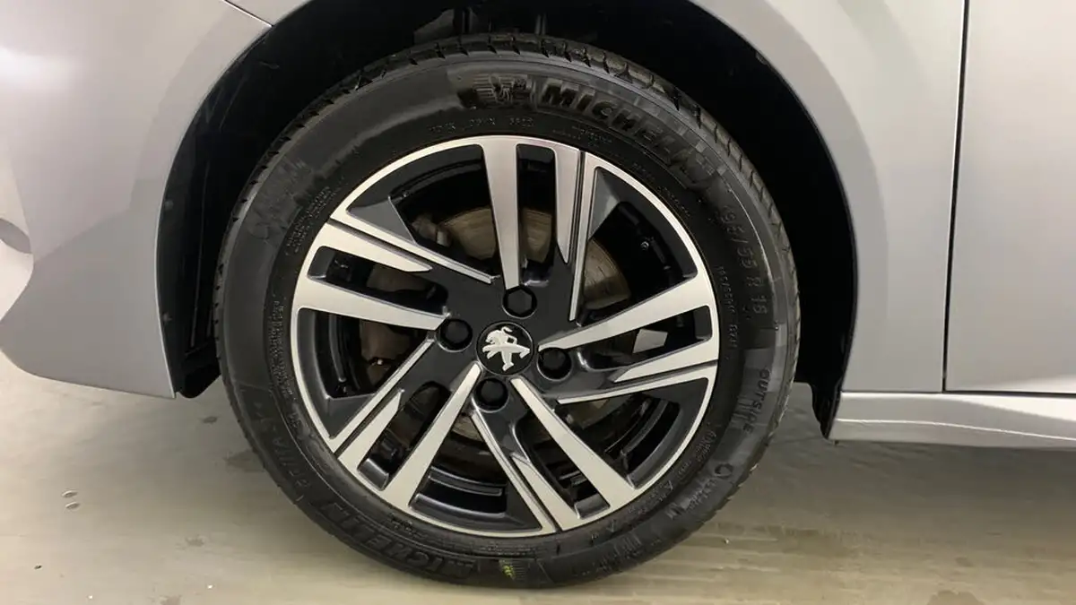 2022-peugeot-208-12-puretech-allure-premium-100ps-big-5