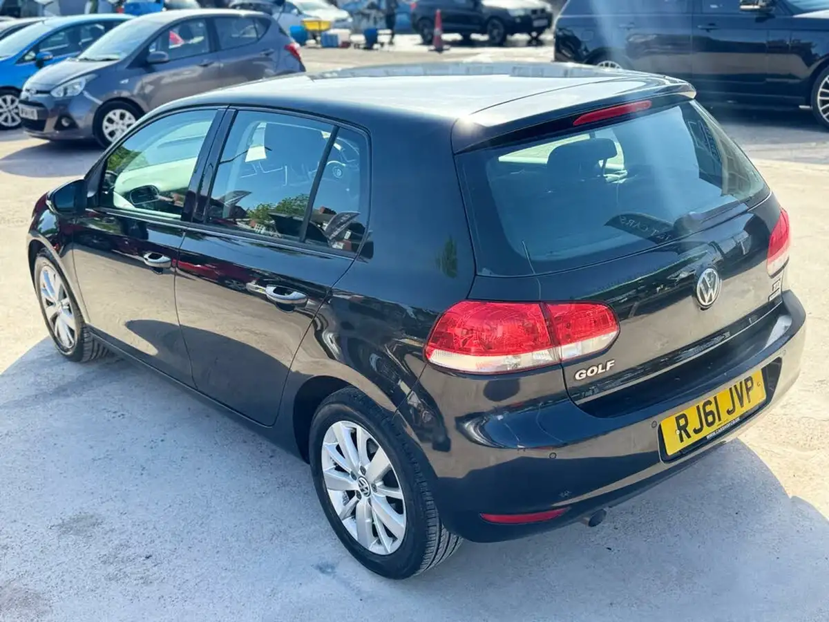 2011-volkswagen-golf-16td-blue-motion-match-5d-big-14