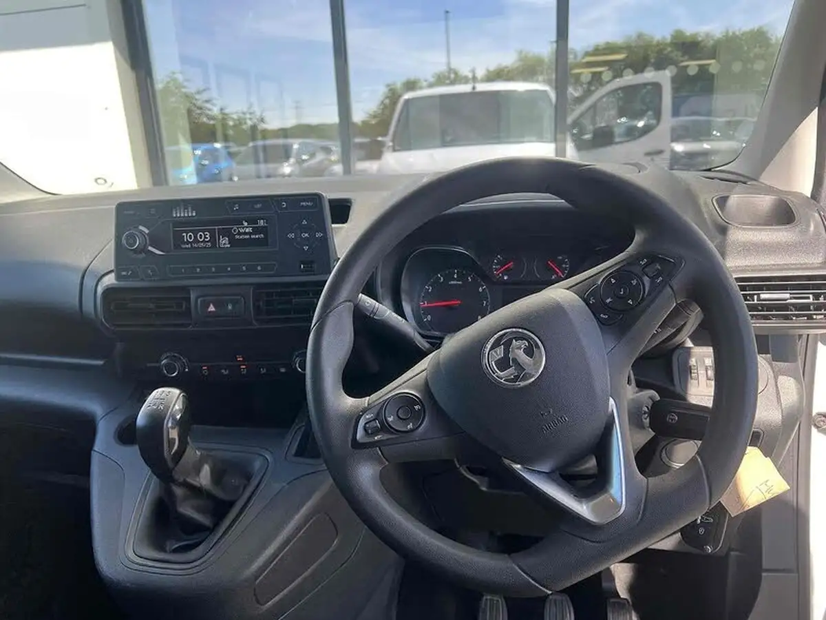 2020-vauxhall-combo-15cdti-sportive-2300-100pseu6d-t-l2h1-panel-big-8