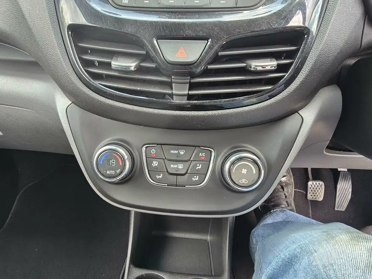 2017-vauxhall-viva-10i-sl-big-34