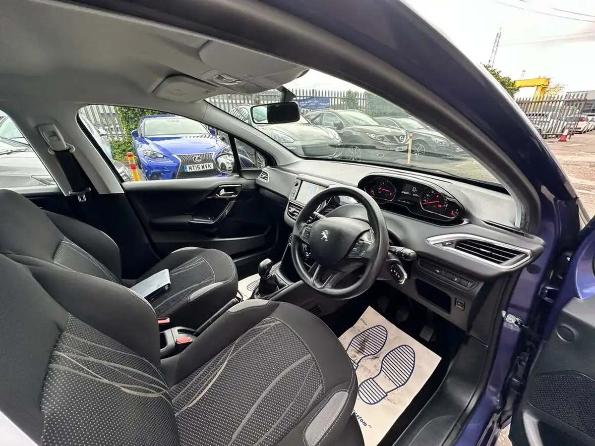 2013-peugeot-208-12-active-5d-big-16
