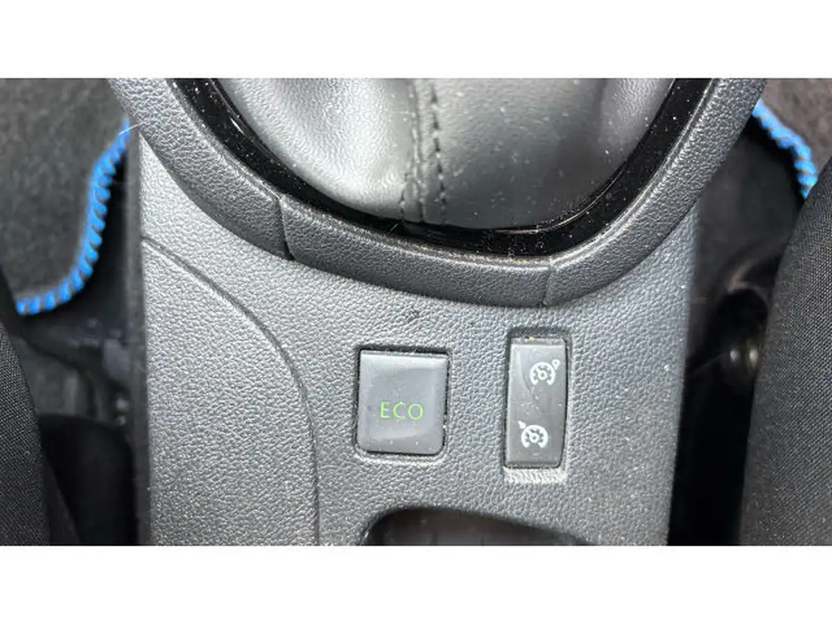 2016-renault-clio-12-tce-dynamique-s-nav-big-22