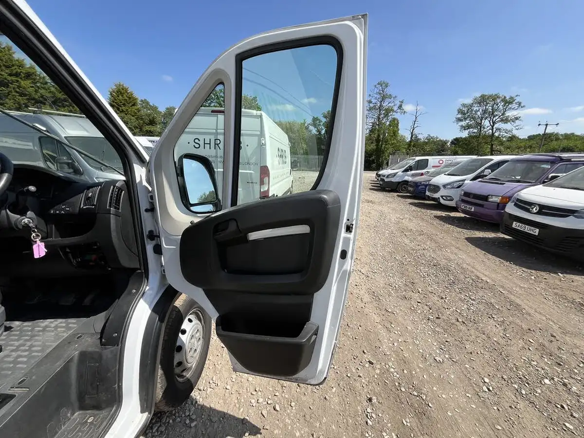2021-citroen-relay-22bluehdi-35-l4h3-heavy-enterprise-140eu6dtss-big-17