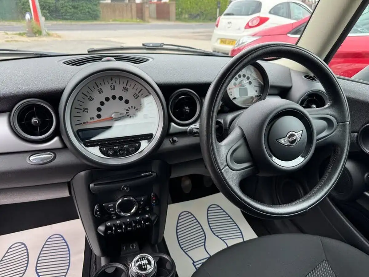 2012-mini-cooper-16-one-98bhp-sport-chili-hatchback-3d-big-19
