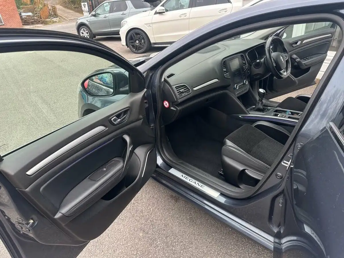 2017-renault-megane-16dci-dynamique-s-nav-sport-tourer-big-14