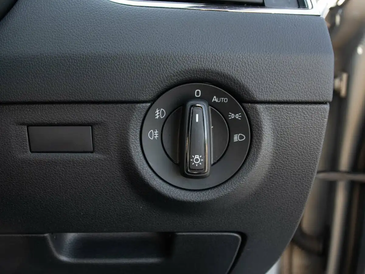 2019-skoda-octavia-20-tsi-vrs-estate-big-16