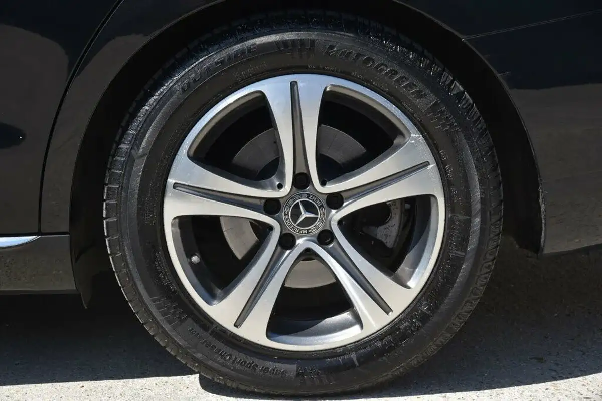 2019-mercedes-benz-e-class-20d-e220d-se-ss-estate-5d-big-61