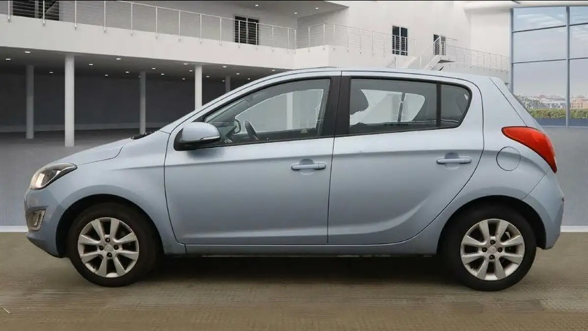 2014-hyundai-i20-12-style-big-3