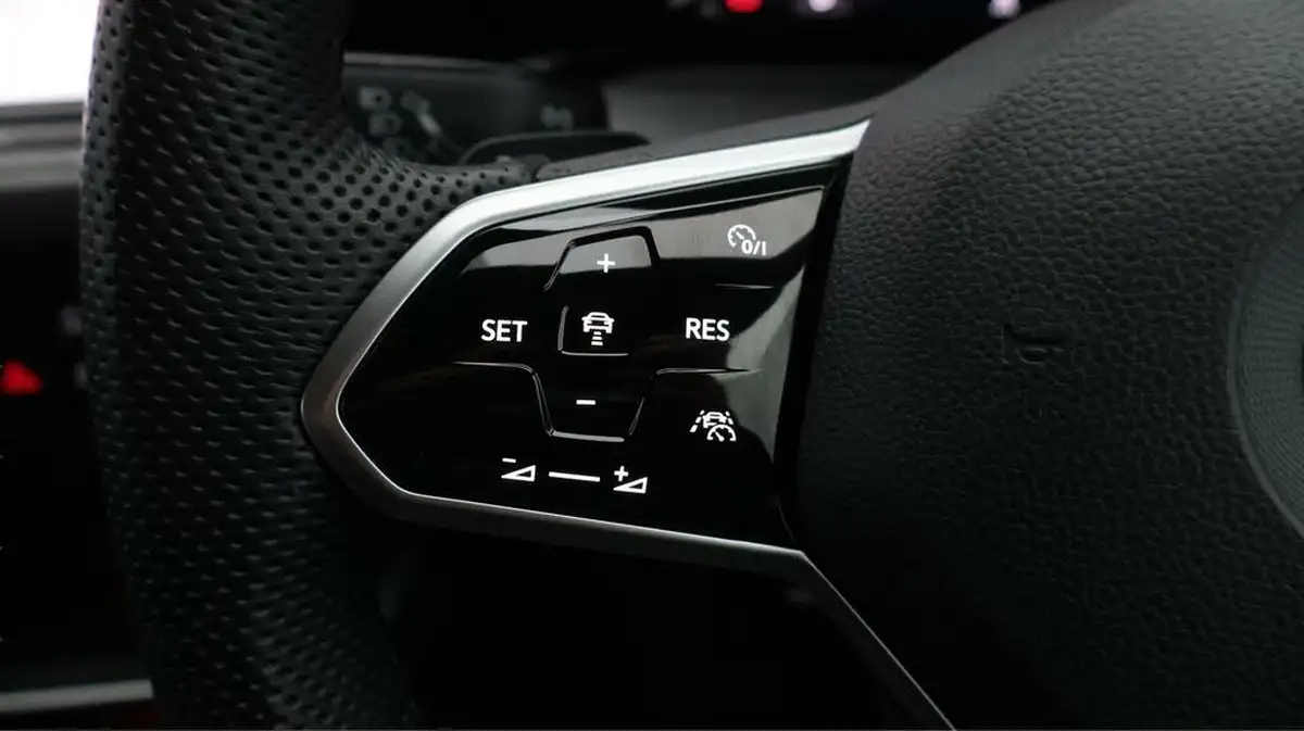 2022-volkswagen-golf-20-tsi-gti-dsg-big-24