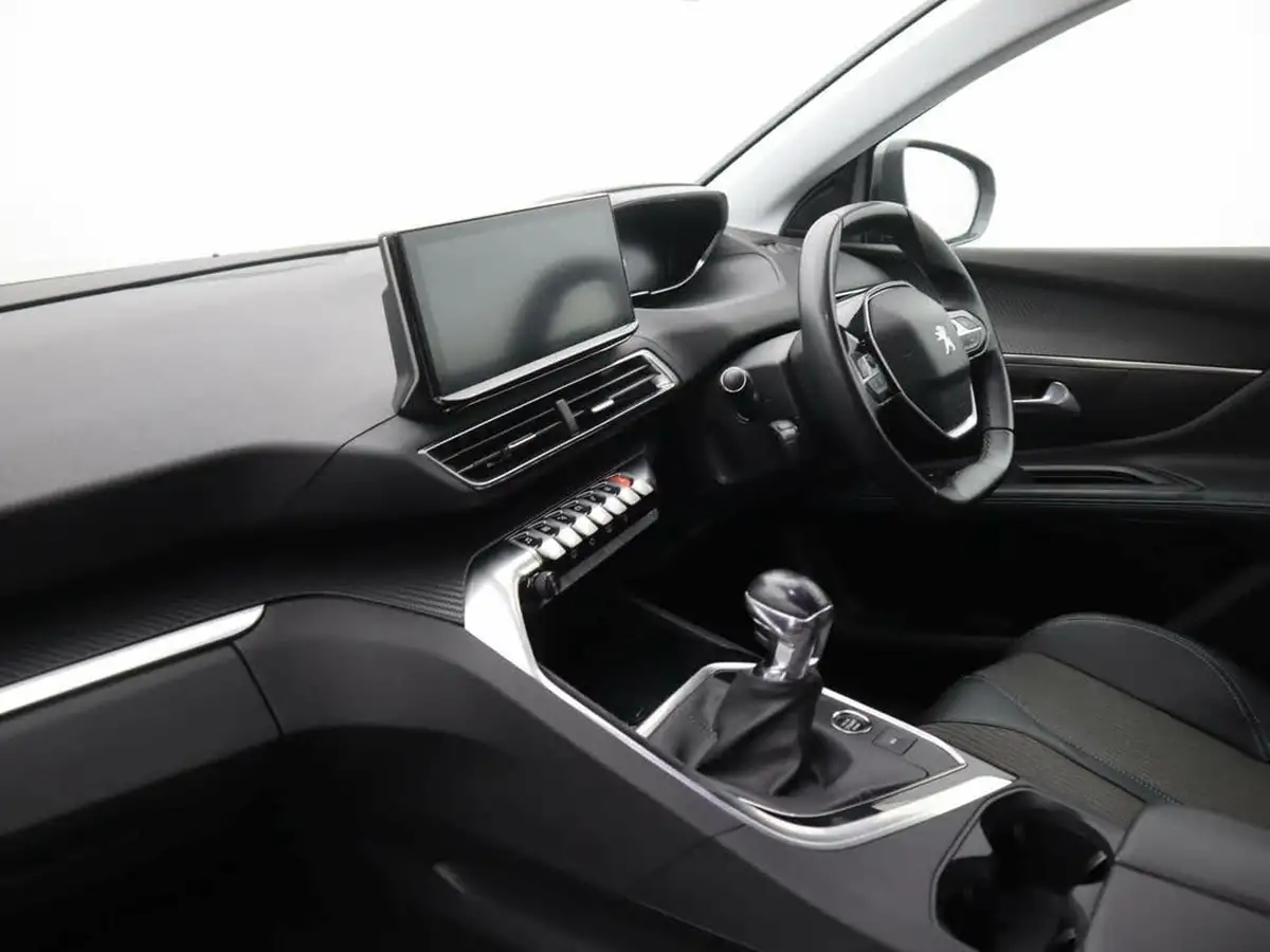 2021-peugeot-5008-suv-15-bluehdi-allure-big-10