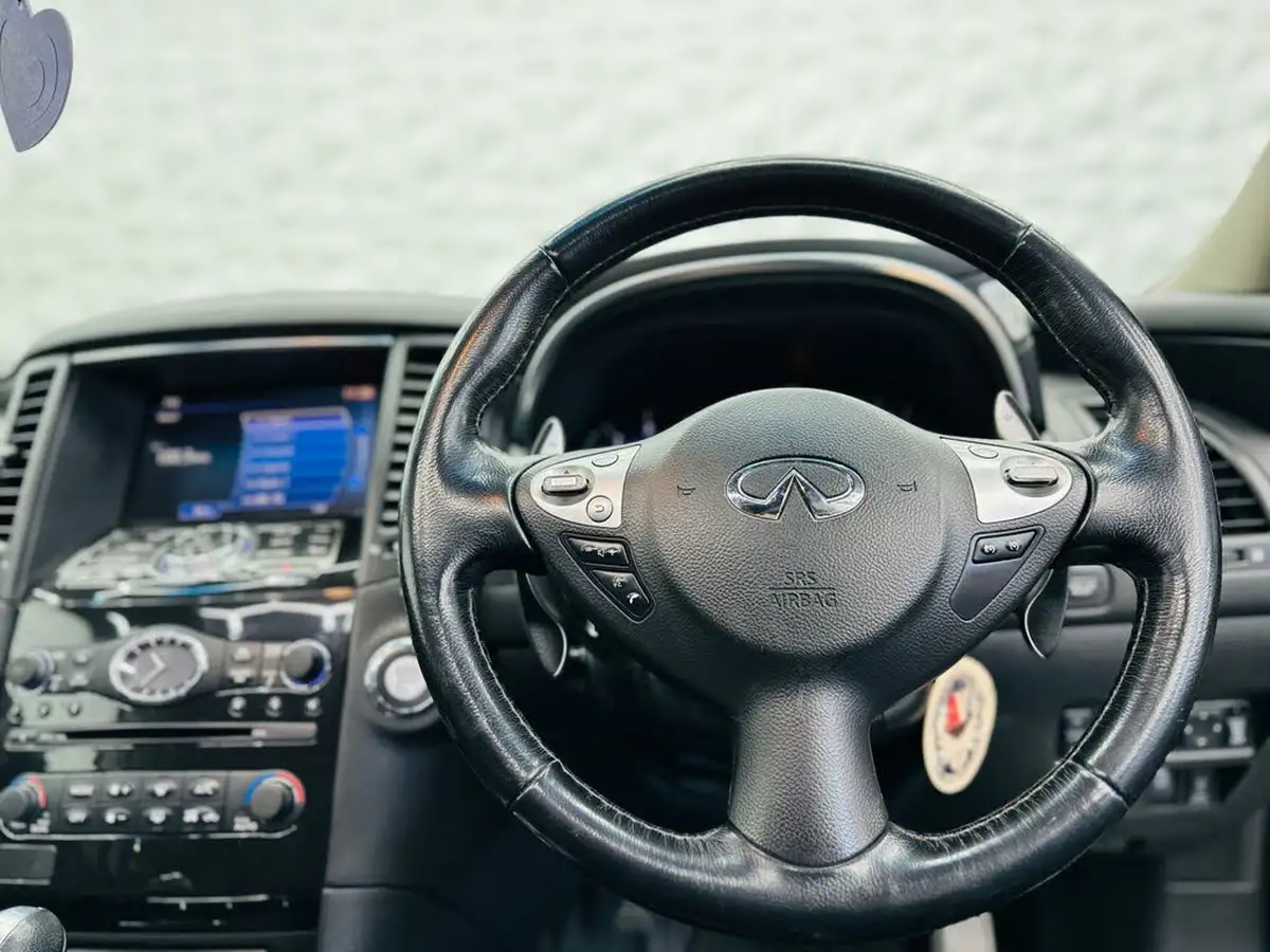 2014-infiniti-qx70-30td-gt-big-28