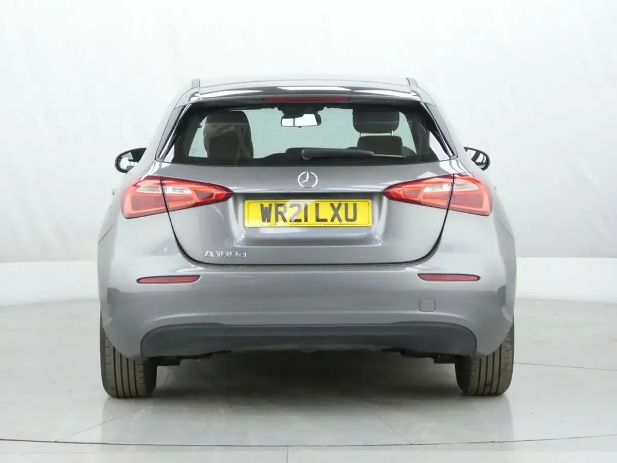 2021-mercedes-benz-a-class-20d-a180d-se-8g-dct-big-8