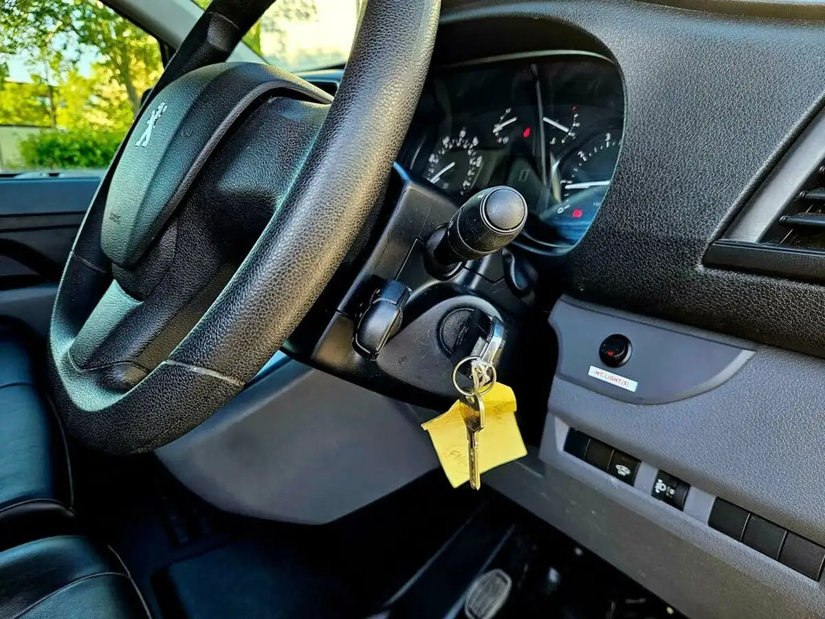 2019-peugeot-expert-15-bluehdi-professional-compact-1000-big-16