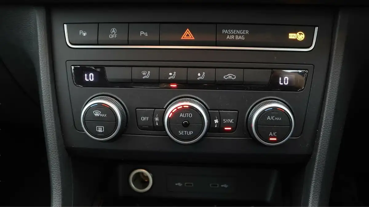 2022-seat-ateca-15-ecotsi-se-technology-big-11