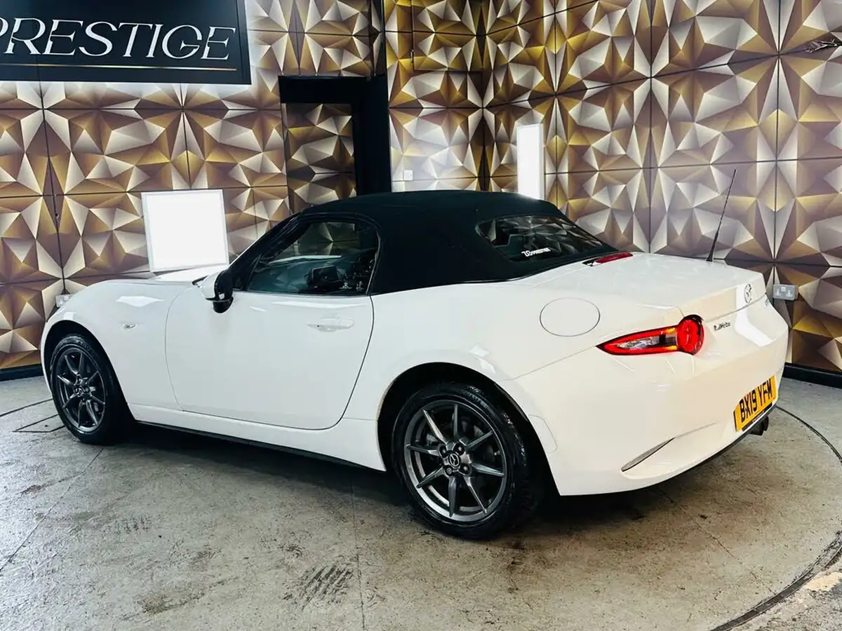 2019-mazda-mx-5-15-se-big-25