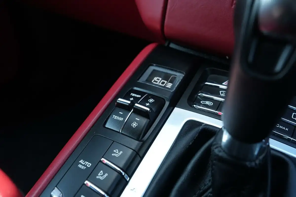 2018-porsche-macan-30td-s-big-29