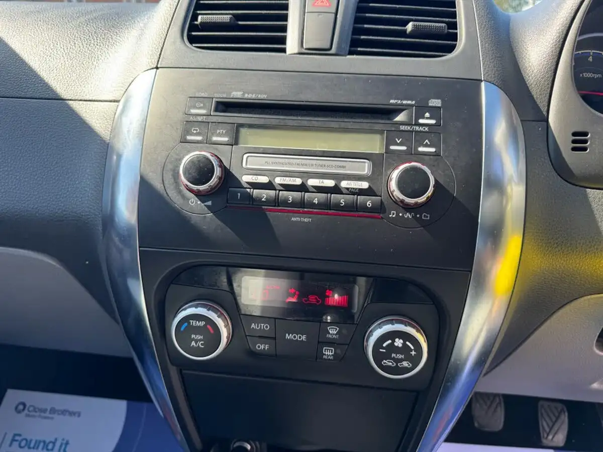 2010-suzuki-sx4-big-18