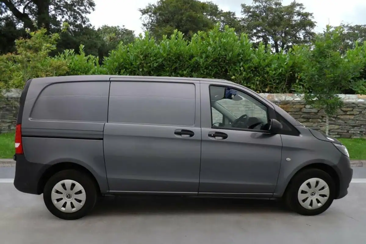 2022-mercedes-benz-vito-18-cdi-110-progressive-l1-panel-big-9