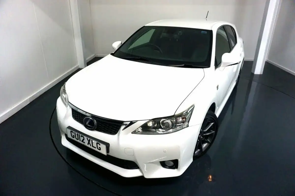 2012-lexus-ct-200h-18-f-sport-big-0