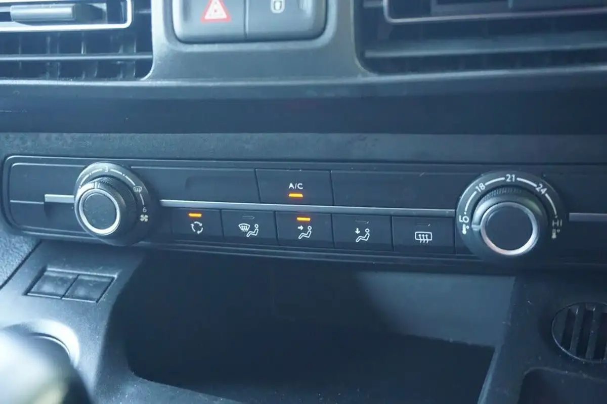 2023-citroen-berlingo-12-puretech-feel-m-size-big-19