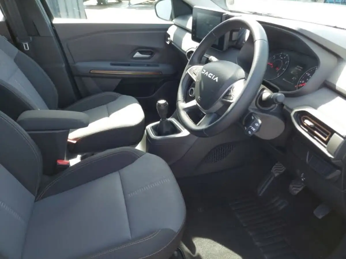 2024-dacia-sandero-stepway-10-tce-extreme-90bhp-big-11