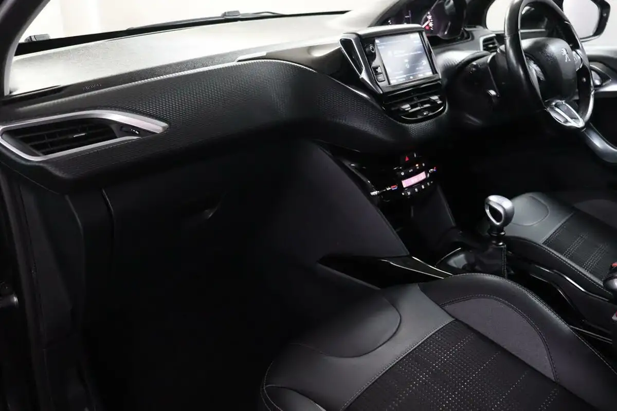 2018-peugeot-2008-suv-12-puretech-allure-130bhp-ss-big-33