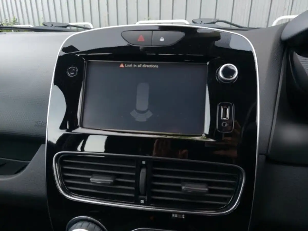 2017-renault-clio-15dci-dynamique-s-nav-90bhp-big-10