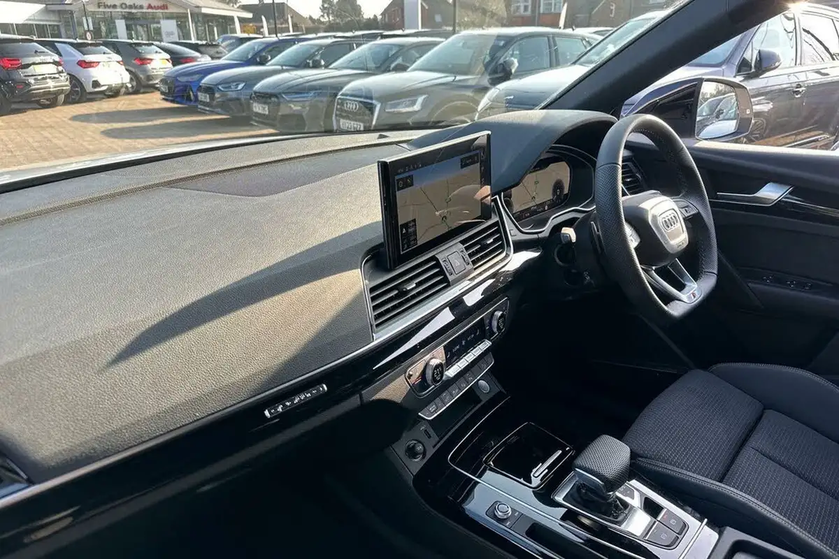 2025-audi-q5-20-50-tfsi-e-black-edition-station-wagon-big-34