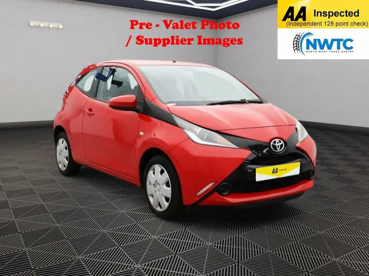 2015-toyota-aygo-10-vvt-i-x-play-3d-big-0