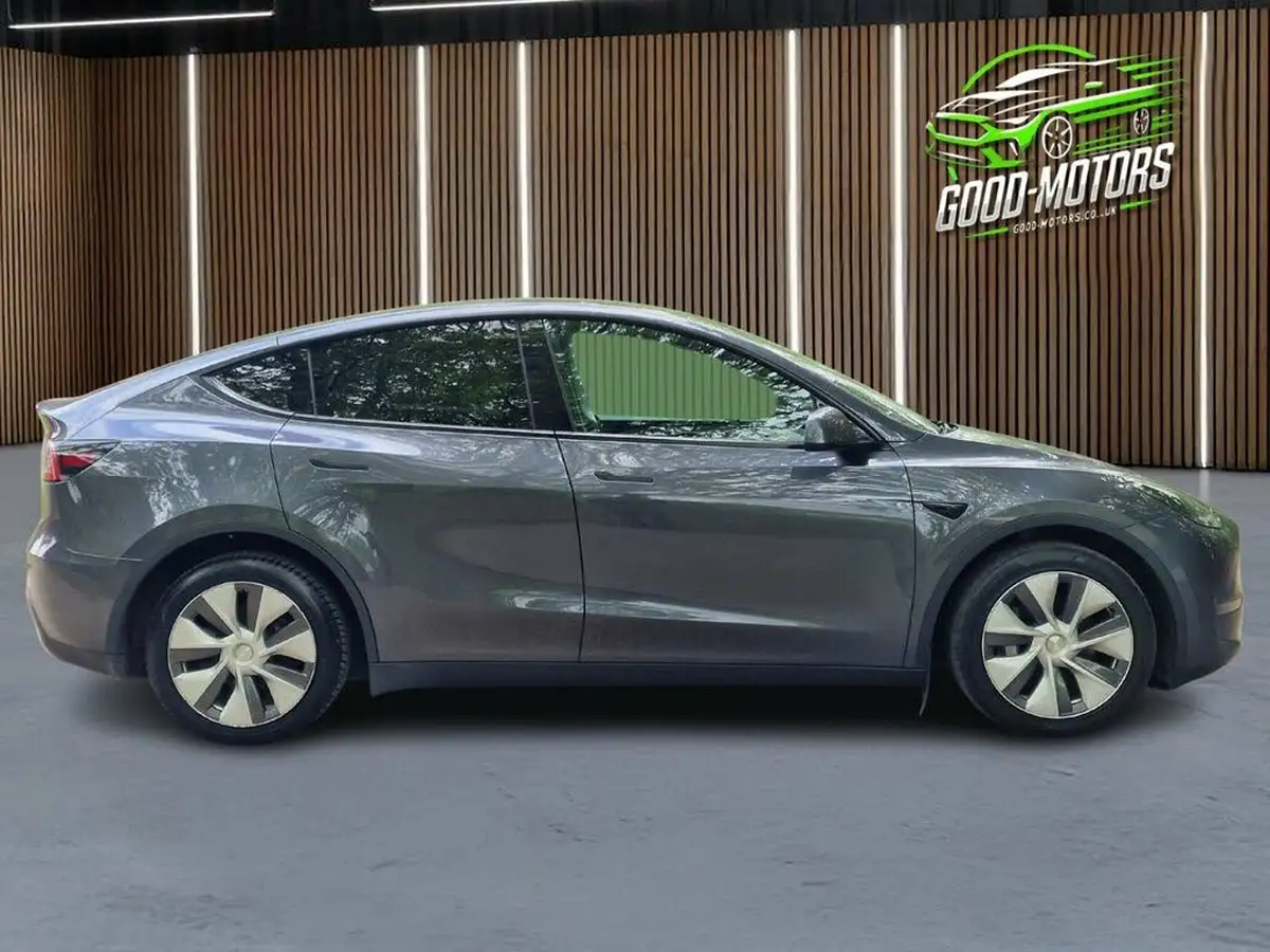 2022-tesla-model-y-e-long-range-big-16