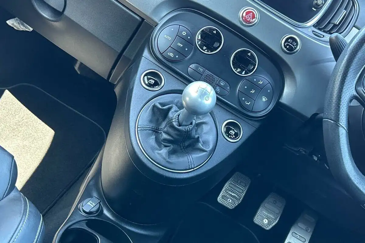 2020-abarth-595-14-tjet-turismo-70th-big-16