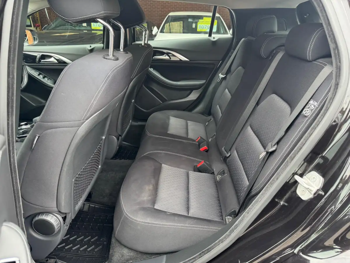2017-infiniti-q30-15d-se-business-pack-dct-big-7
