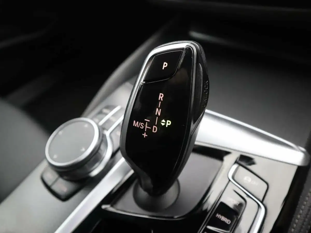 2022-bmw-5-series-20-530e-m-sport-saloon-4d-big-31
