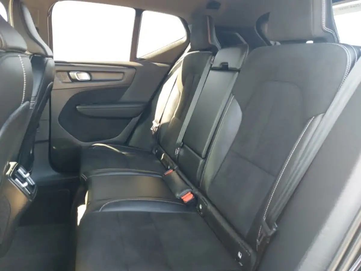 2020-volvo-xc40-15-t3-r-design-big-5