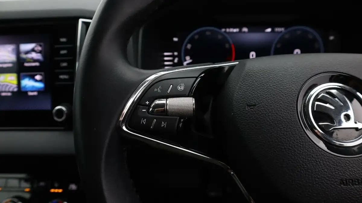 2022-skoda-karoq-15-tsi-se-l-big-24